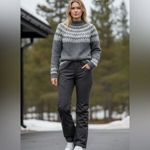 Volcom Women’s Nimbus Slim Ski Pants, size small.